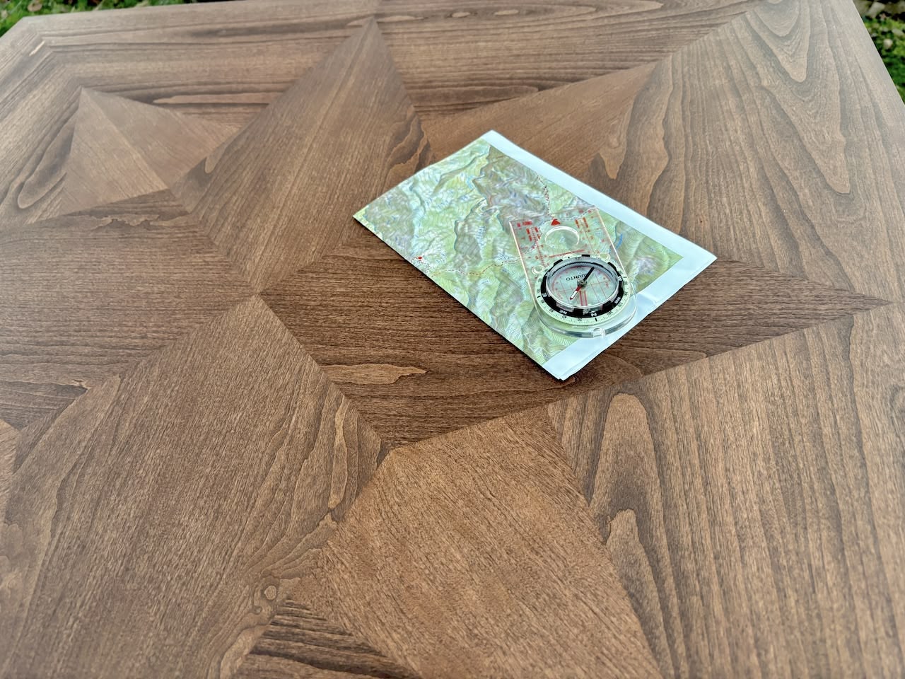 Compass Table with map